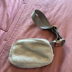 Lululemon- Sherpa Belt Bag